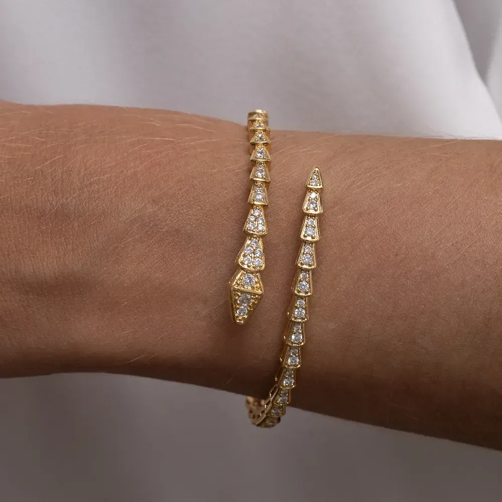 BRACELETE COBRA CRAVEJADO COM ZIRCÔNIAS CRISTAIS BANHO OURO 18K