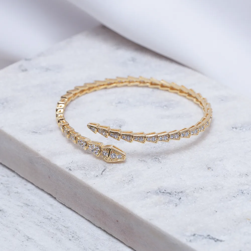 BRACELETE COBRA CRAVEJADO COM ZIRCÔNIAS CRISTAIS BANHO OURO 18K