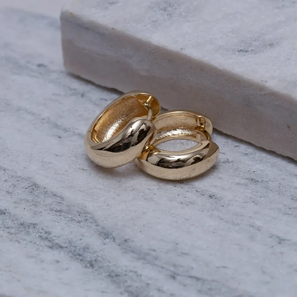 BRINCO ARGOLA LISA GROSSA BANHO OURO 18K