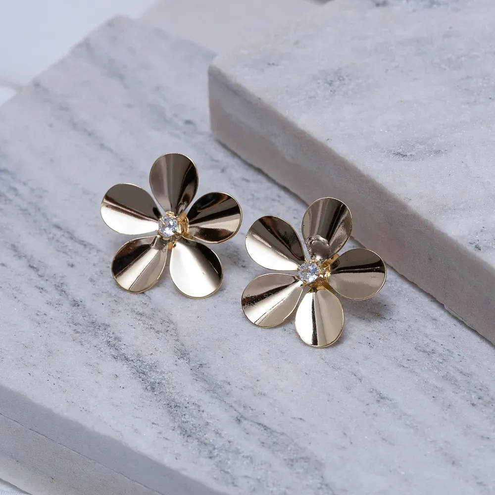 BRINCO FLOR LISA BANHO OURO 18K