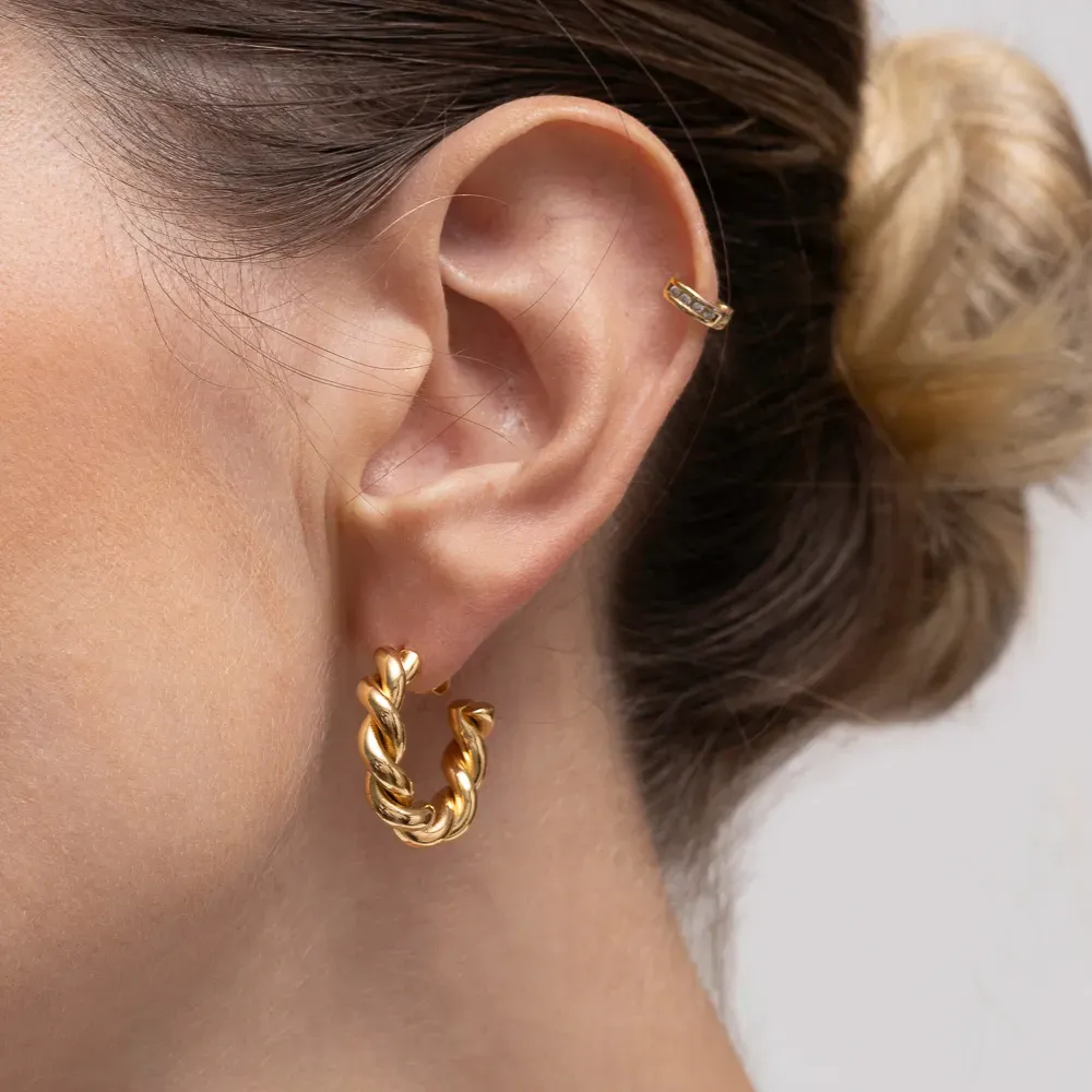 BRINCO ARGOLA TORCIDA P BANHO OURO 18K