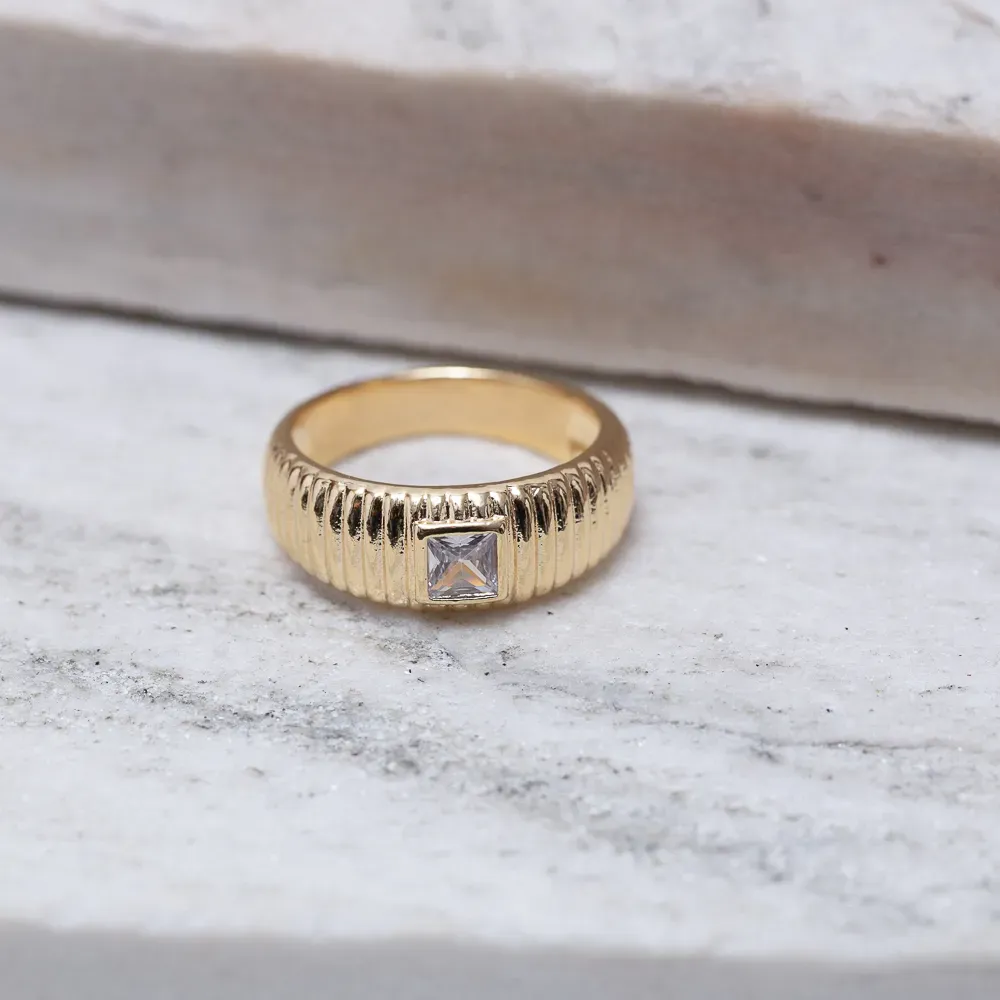 ANEL CARACOL COM PONTO DE LUZ QUADRADA BANHO OURO 18K