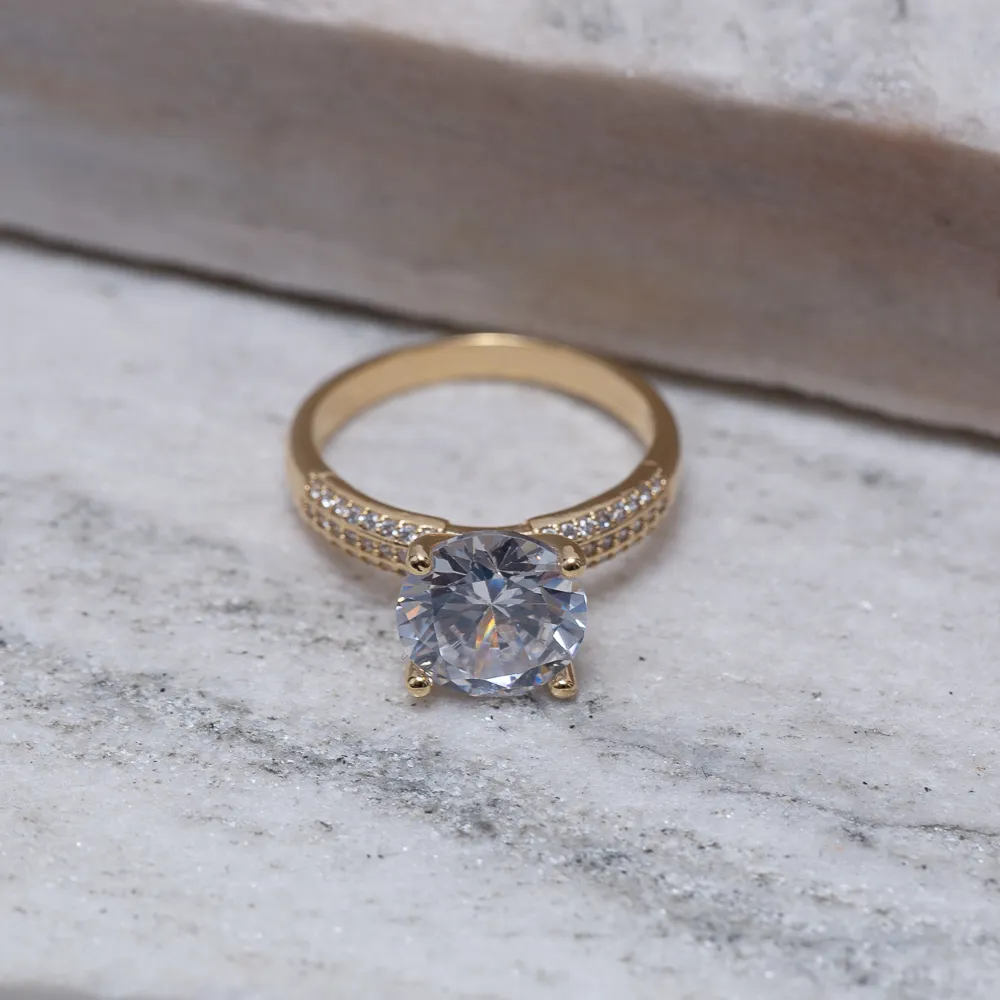 ANEL SOLITÁRIO PEDRA CRISTAL GRANDE BANHO OURO 18K