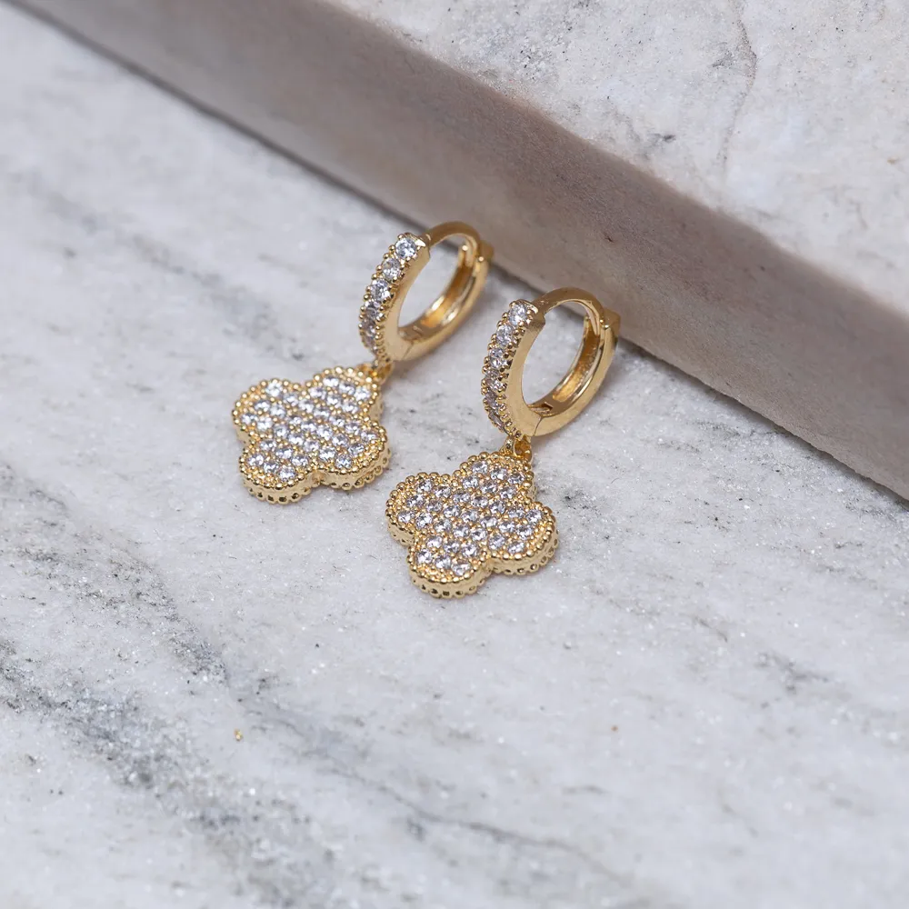 BRINCO ARGOLINHA VIRGINIA CRAVEJADO BANHO OURO 18K
