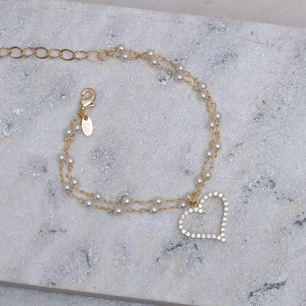 PULSEIRA CORRENTE DUPLA COM PÉROLAS E CORAÇÃO BANHO OURO 18K