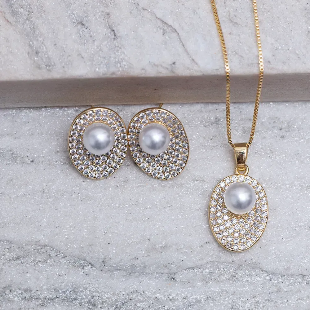 CONJUNTO CONCHA CRAVEJADA E PÉROLA BANHO OURO 18K