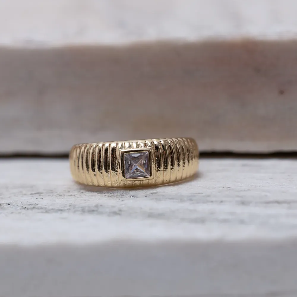 ANEL CARACOL COM PONTO DE LUZ QUADRADA BANHO OURO 18K
