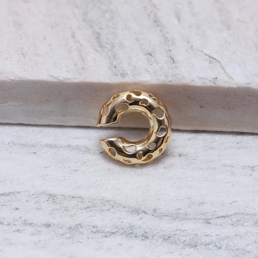 BRINCO FAKE ARGOLA VAZADO BANHO OURO 18K