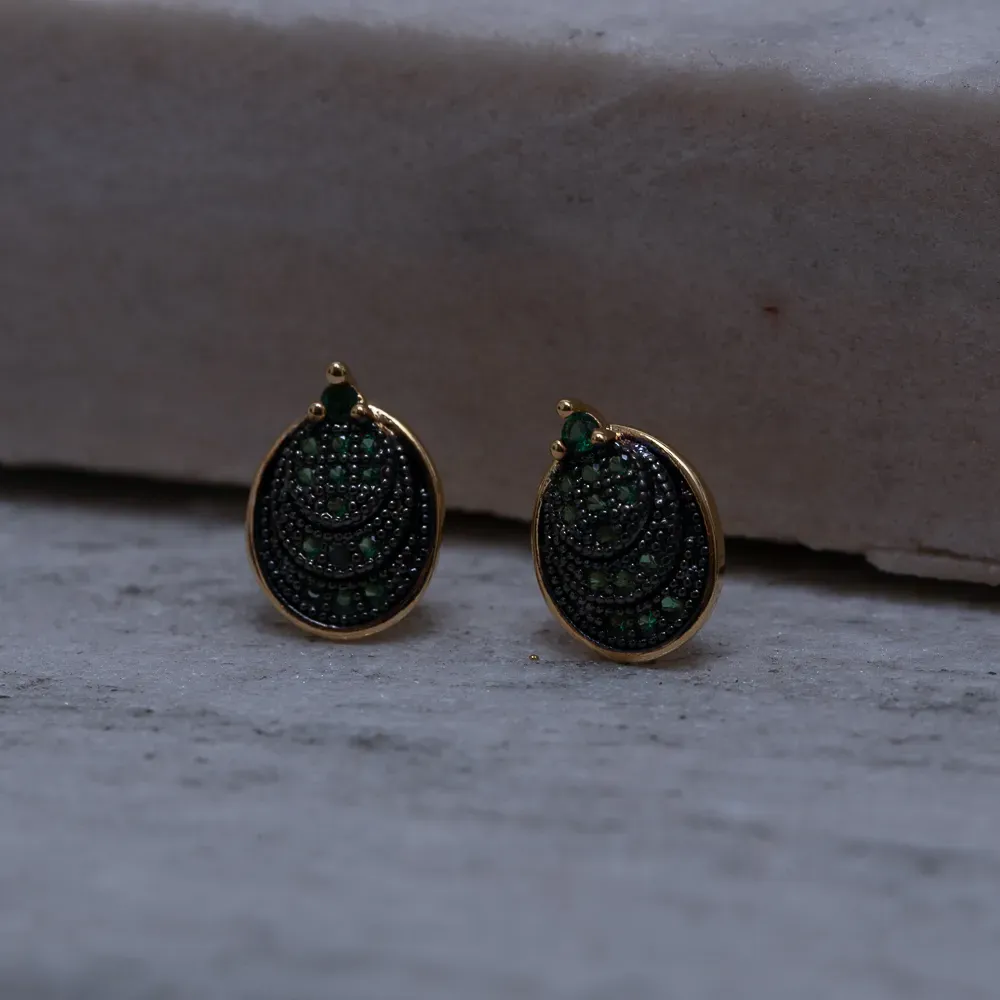 BRINCO JOANINHA VERDE ESMERALDA COM CANETA DE RÓDIO NEGRO BANHO OURO 18K
