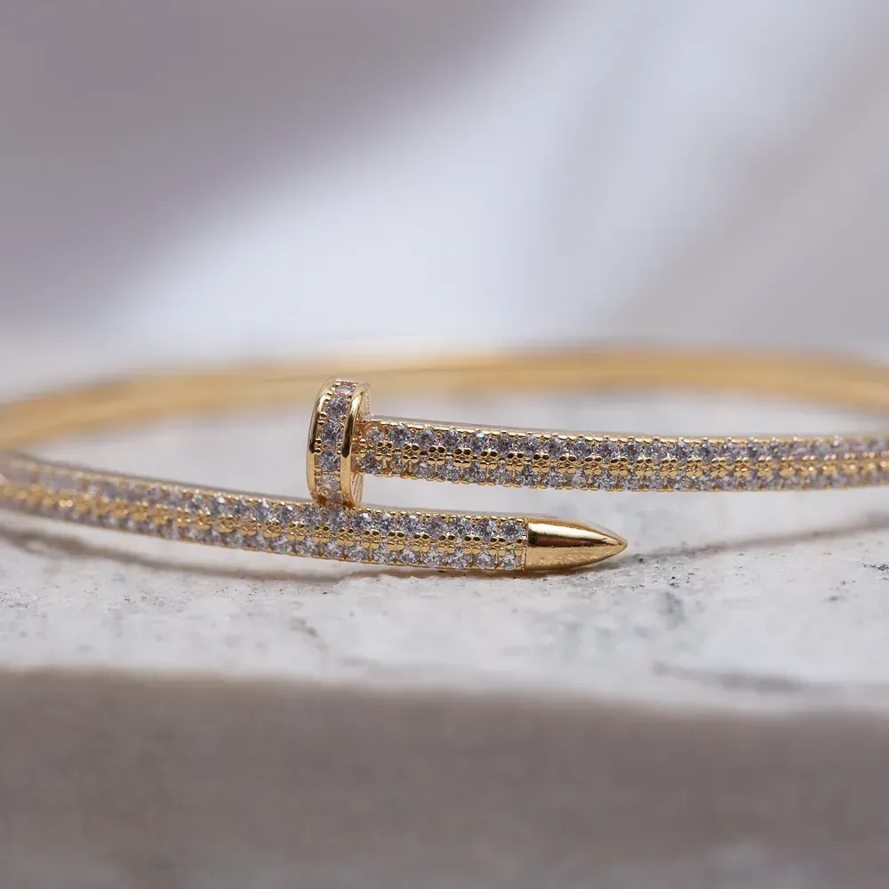 CELETE PREGO CRAVEJADO COM ZIRCÔNIAS BANHO OURO 18K