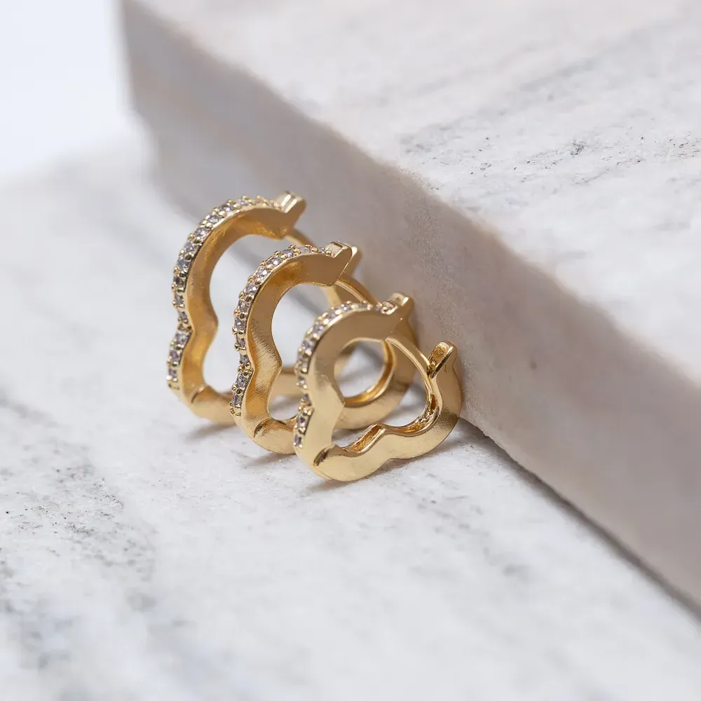 BRINCO ARGOLA G VIRGINIA CRAVEJADA BANHO OURO 18K