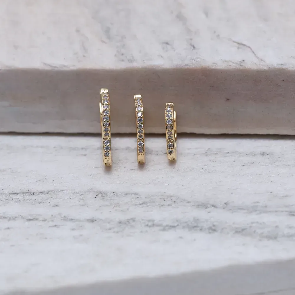 BRINCO ARGOLA M VIRGINIA CRAVEJADA BANHO OURO 18K