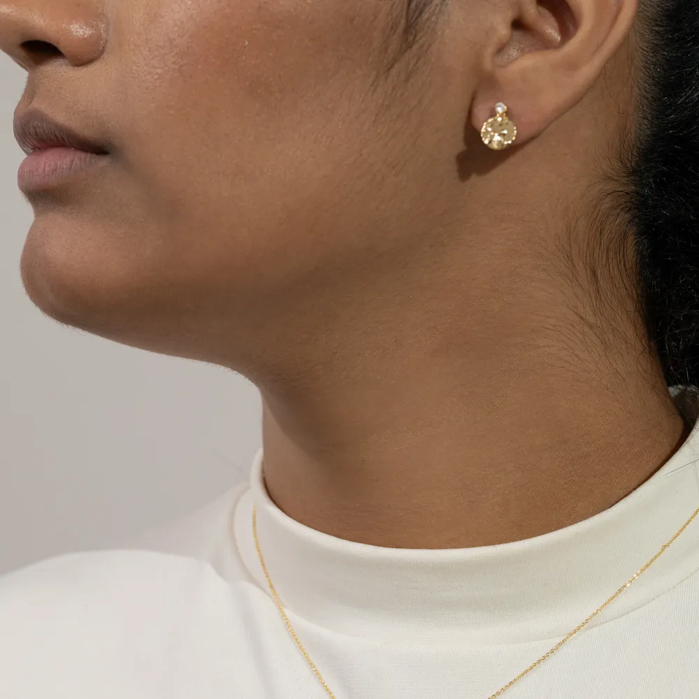CONJUNTO CÍRCULO AMASSADO COM PONTO DE LUZ BANHO OURO 18K