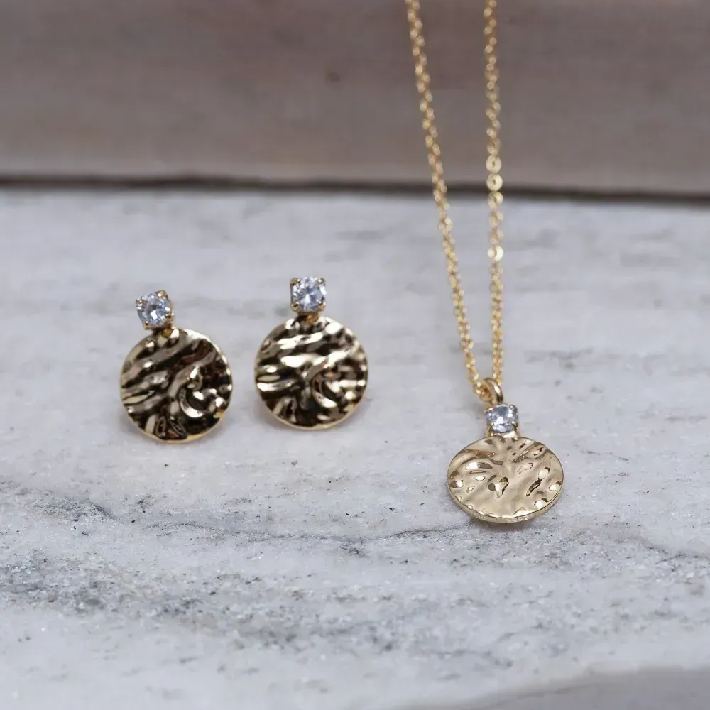CONJUNTO CÍRCULO AMASSADO COM PONTO DE LUZ BANHO OURO 18K