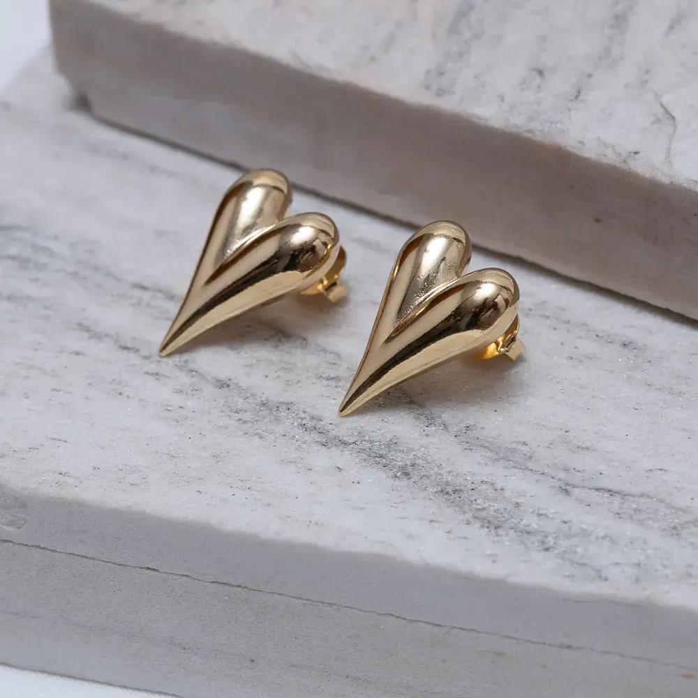 BRINCO CORAÇÃO LISO ABAULADO BANHO OURO 18K