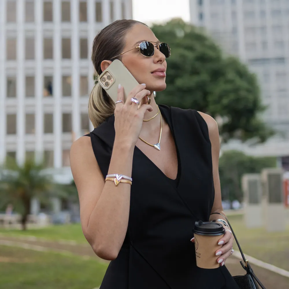PULSEIRA OCA ACHATADA COM CORAÇÃO LISO BANHO PRATA