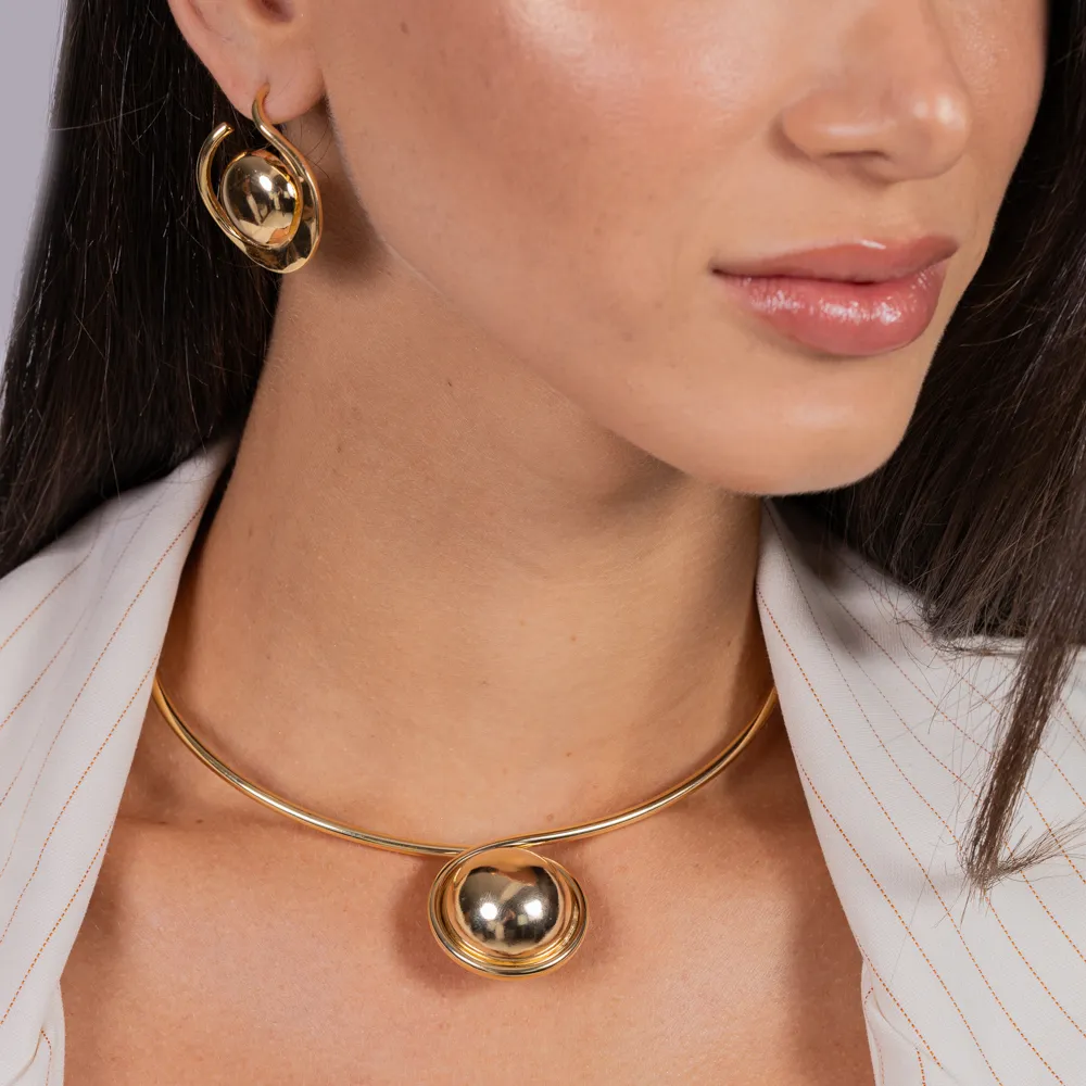 COLAR ARO TORCIDO COM ESFERA BANHO OURO 18K