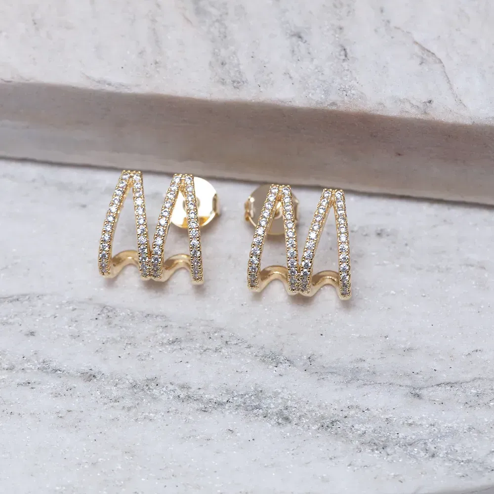 BRINCO EAR CUFF DUPLO CRAVEJADO BANHO OURO 18K
