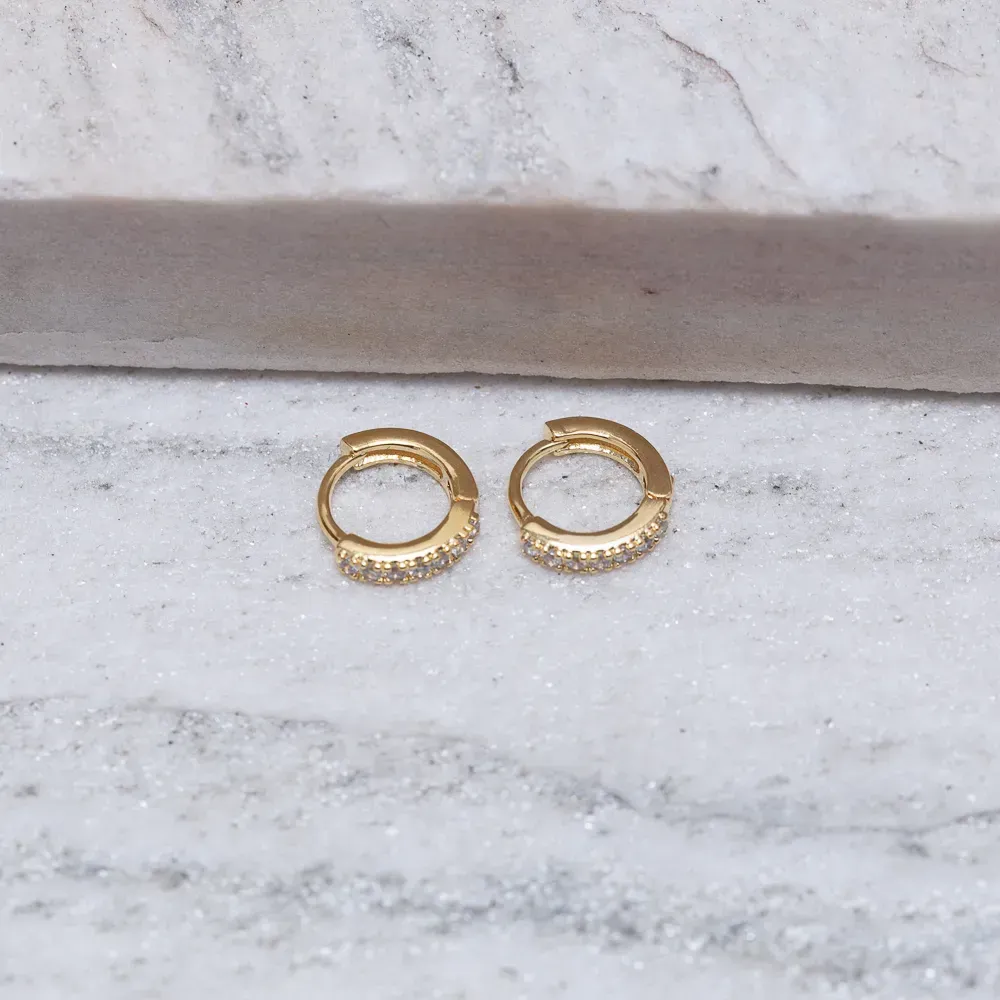BRINCO ARGOLINHA COM ZIRCÔNIA P BANHO OURO 18K