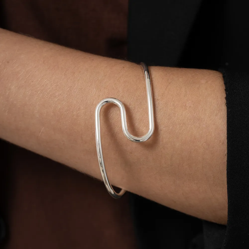 BRACELETE ORGÂNICO TORCIDO BANHO PRATA
