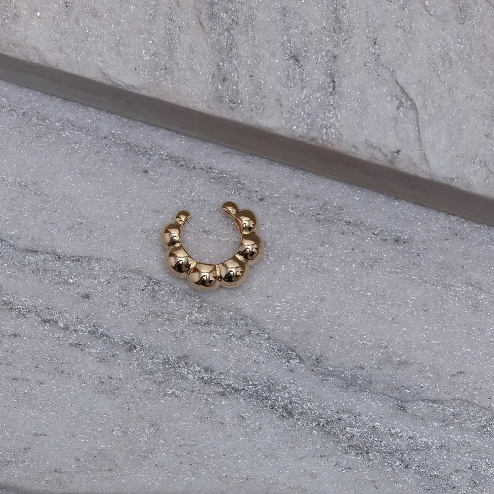 BRINCO FAKE BOLINHAS BANHO OURO 18K