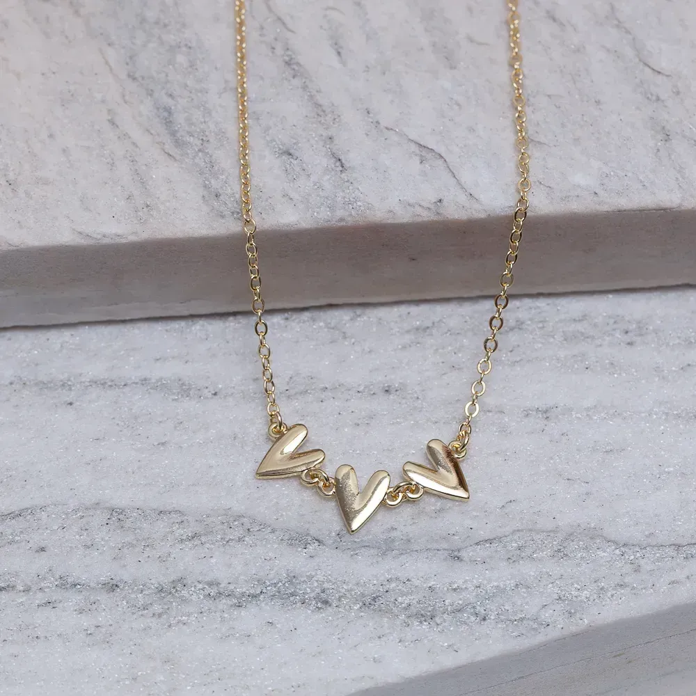 CHOKER TRÊS CORAÇÕES LISOS BANHO OURO 18K