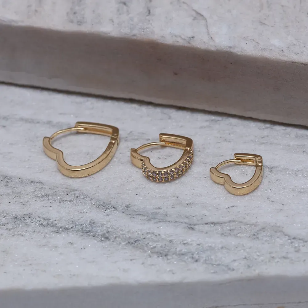 BRINCO ARGOLA CORAÇÃO P LISO BANHO OURO 18K