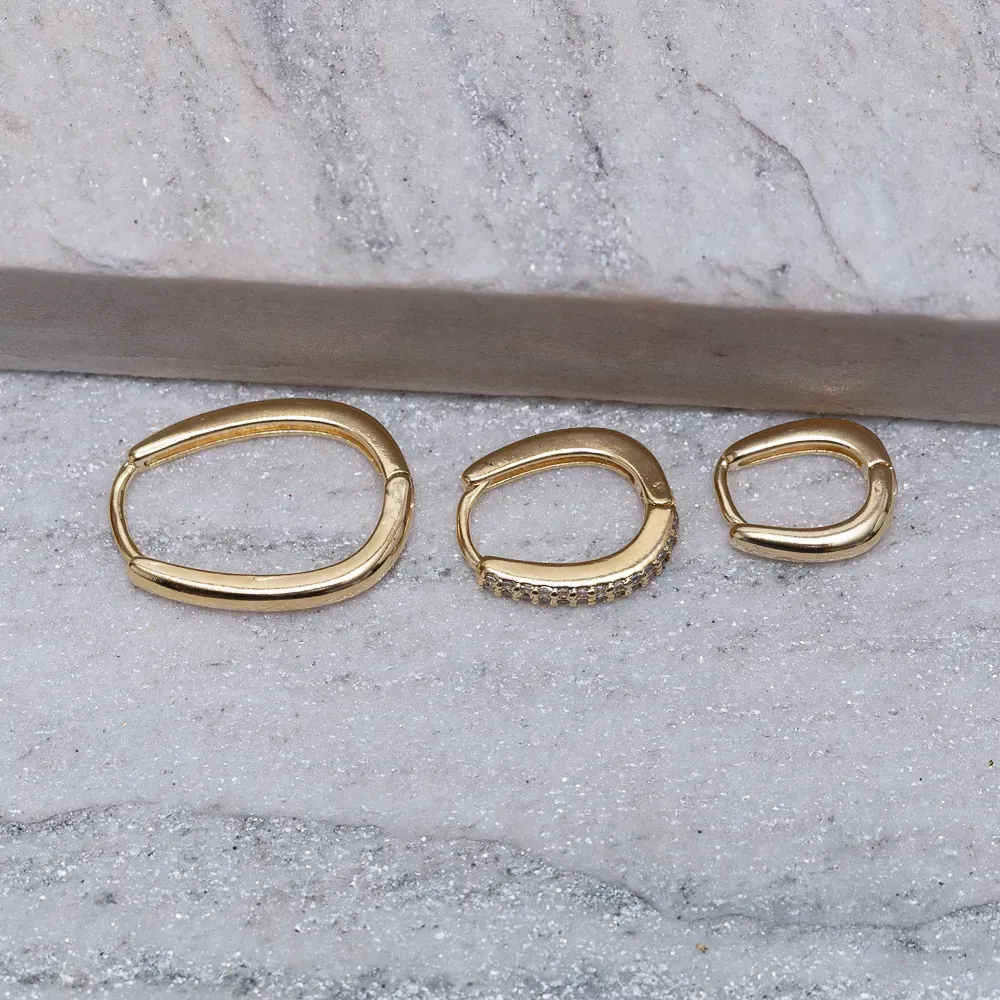 BRINCO ARGOLA P OVAL FINA BANHO OURO 18K