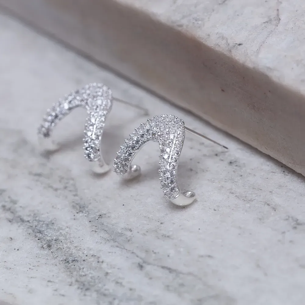 BRINCO EAR CUFF PONTEAGUDO CRAVEJADO BANHO PRATA