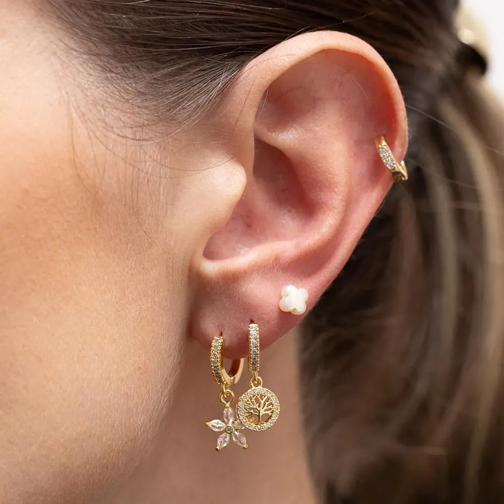 BRINCO ARGOLINHA ÁRVORE DA VIDA COM ZIRCÔNIAS BANHO OURO 18K