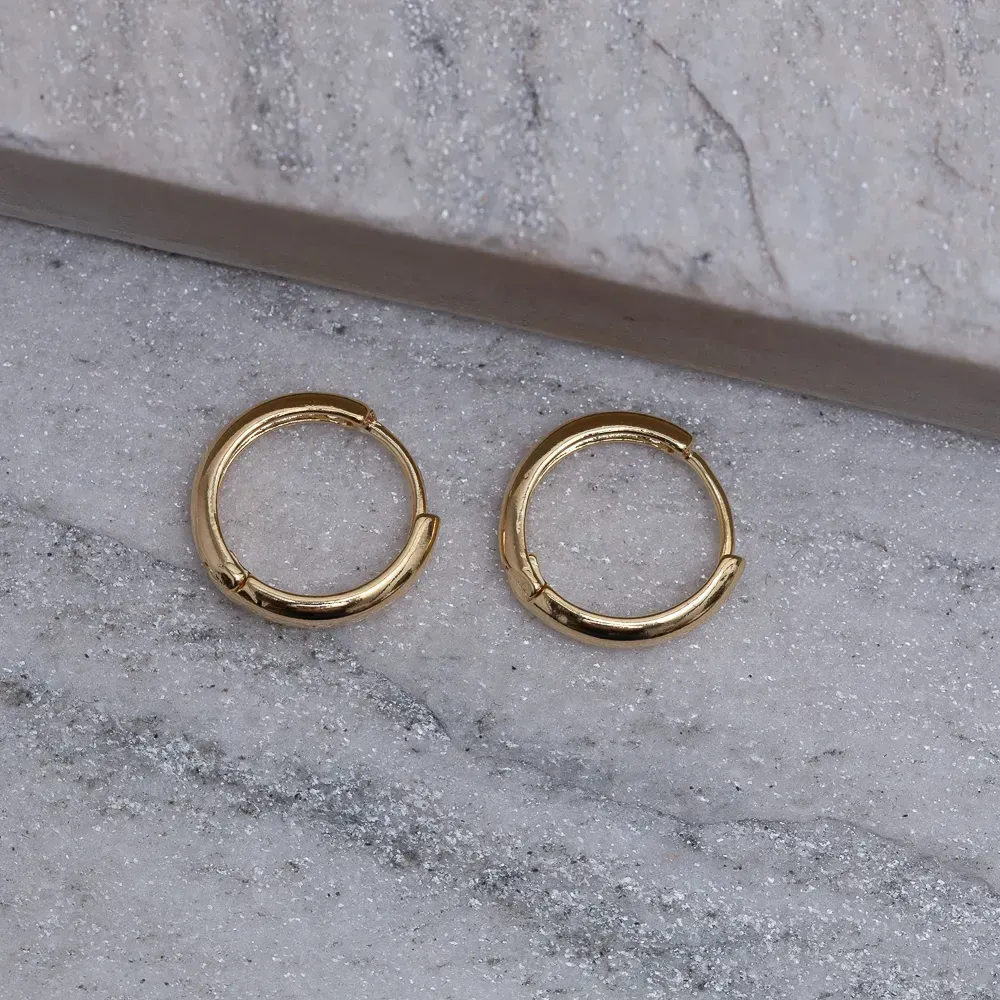 BRINCO ARGOLA M LISA BANHO OURO 18K