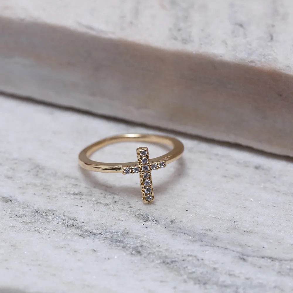ANEL CRUZ CRAVEJADO COM ZIRCÔNIAS BANHO OURO 18K