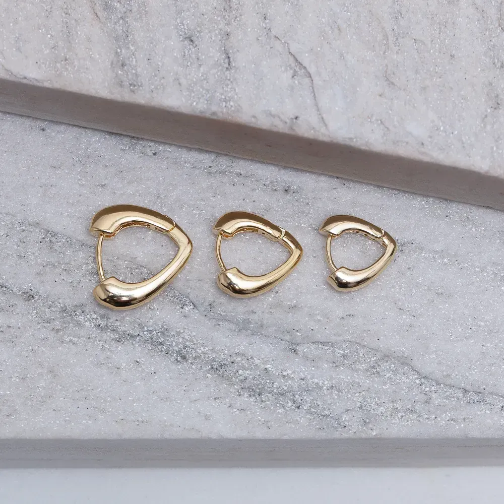 BRINCO ARGOLA M ABAULADA LISA BANHO OURO 18K