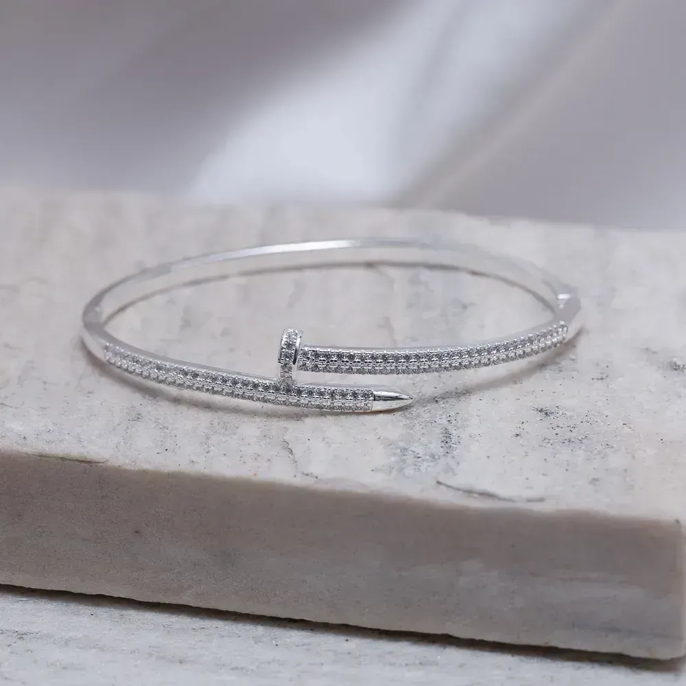 BRACELETE PREGO CRAVEJADO COM ZIRCÔNIAS BANHO PRATA