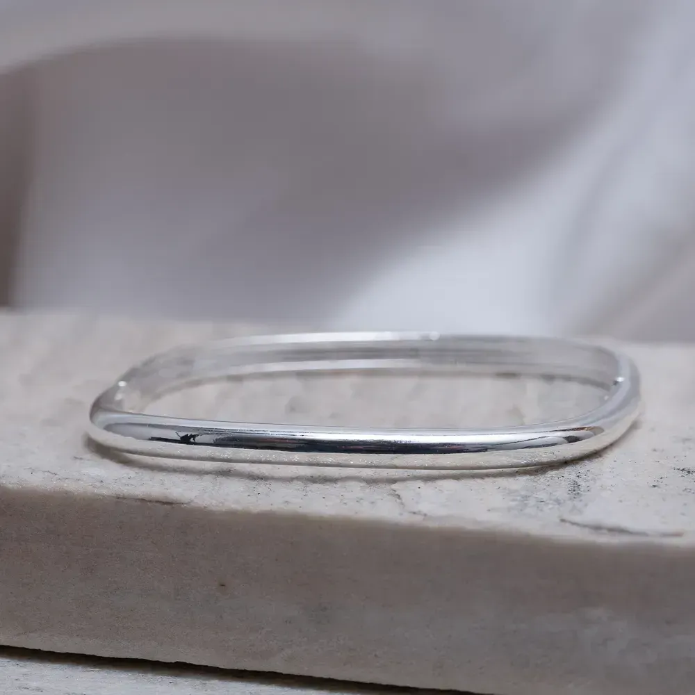 BRACELETE QUADRADO LISO BANHO PRATA