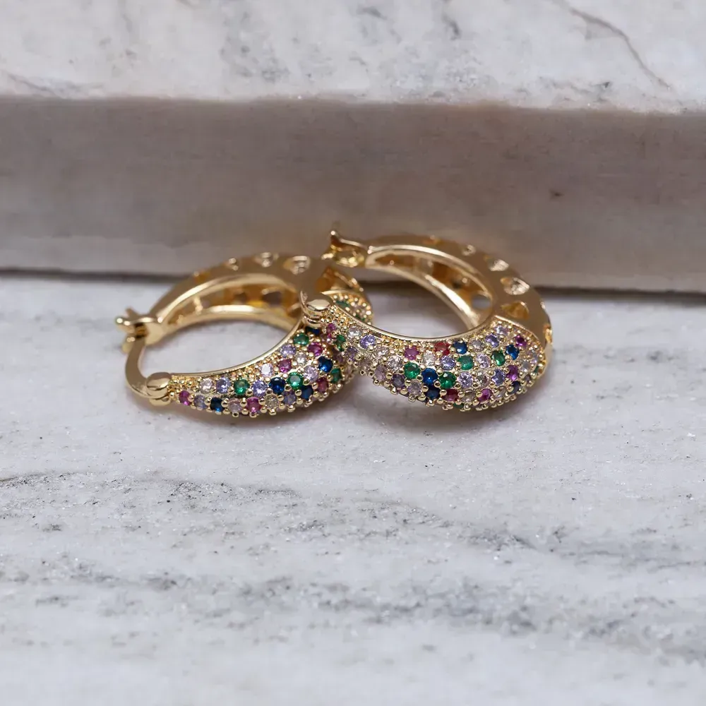 BRINCO ARGOLA CRAVEJADA COLORIDA FECHO JOIA BANHO OURO 18K