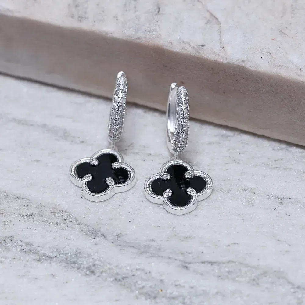 BRINCO ARGOLA CRAVEJADA COM VIRGINIA PRETO BANHO PRATA
