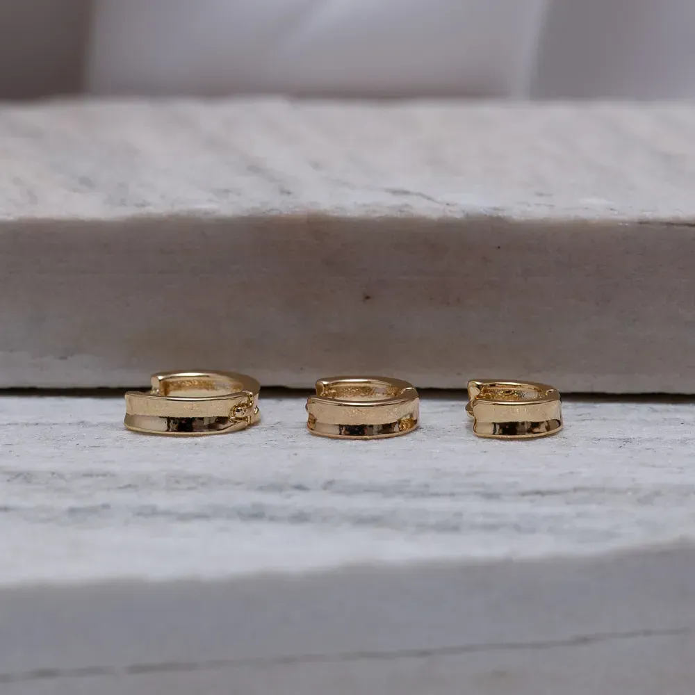BRINCO ARGOLA G LISA BANHO OURO 18K