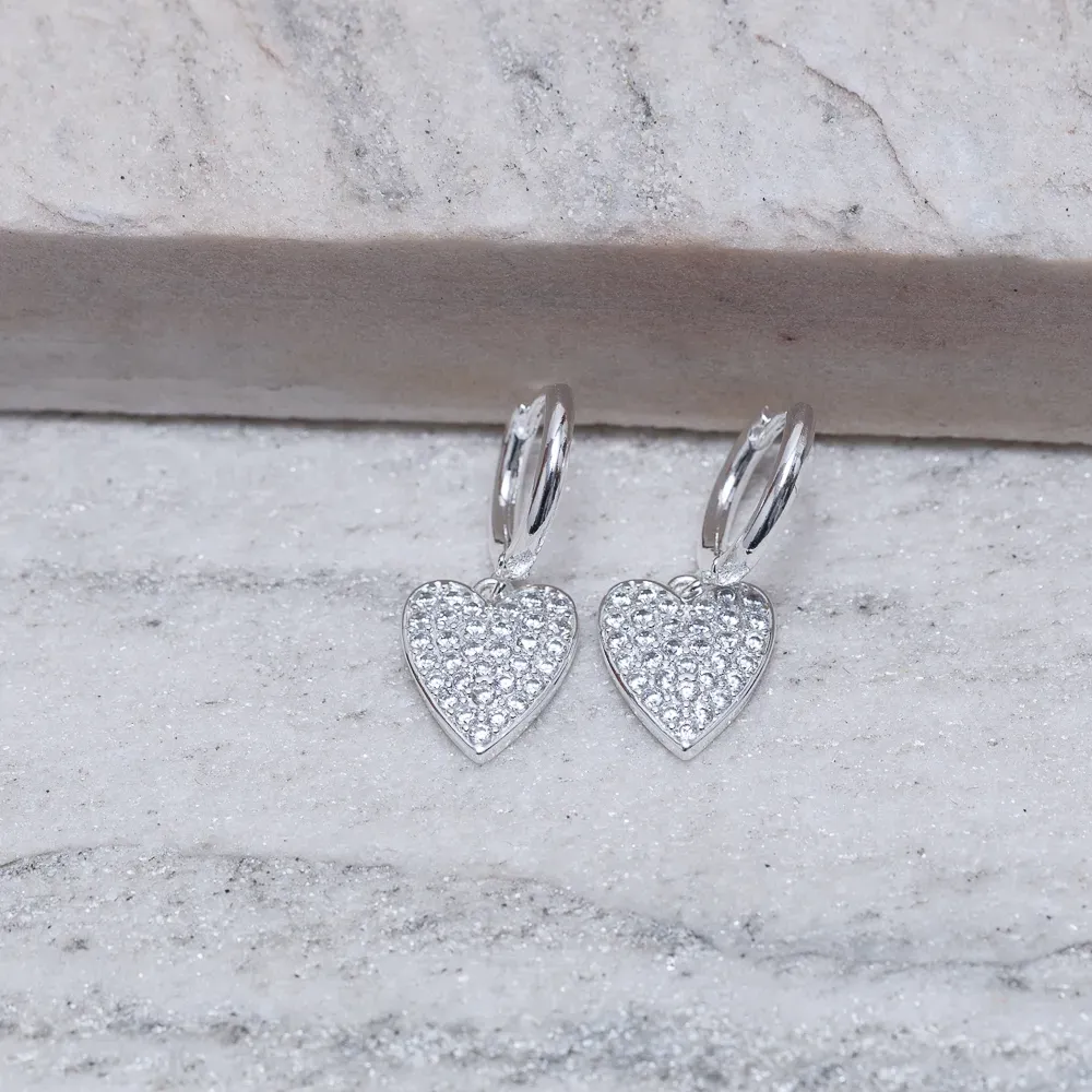 BRINCO ARGOLA LISA COM PINGENTE CORAÇÃO ZIRCÔNIA CRISTAL BANHO PRATA
