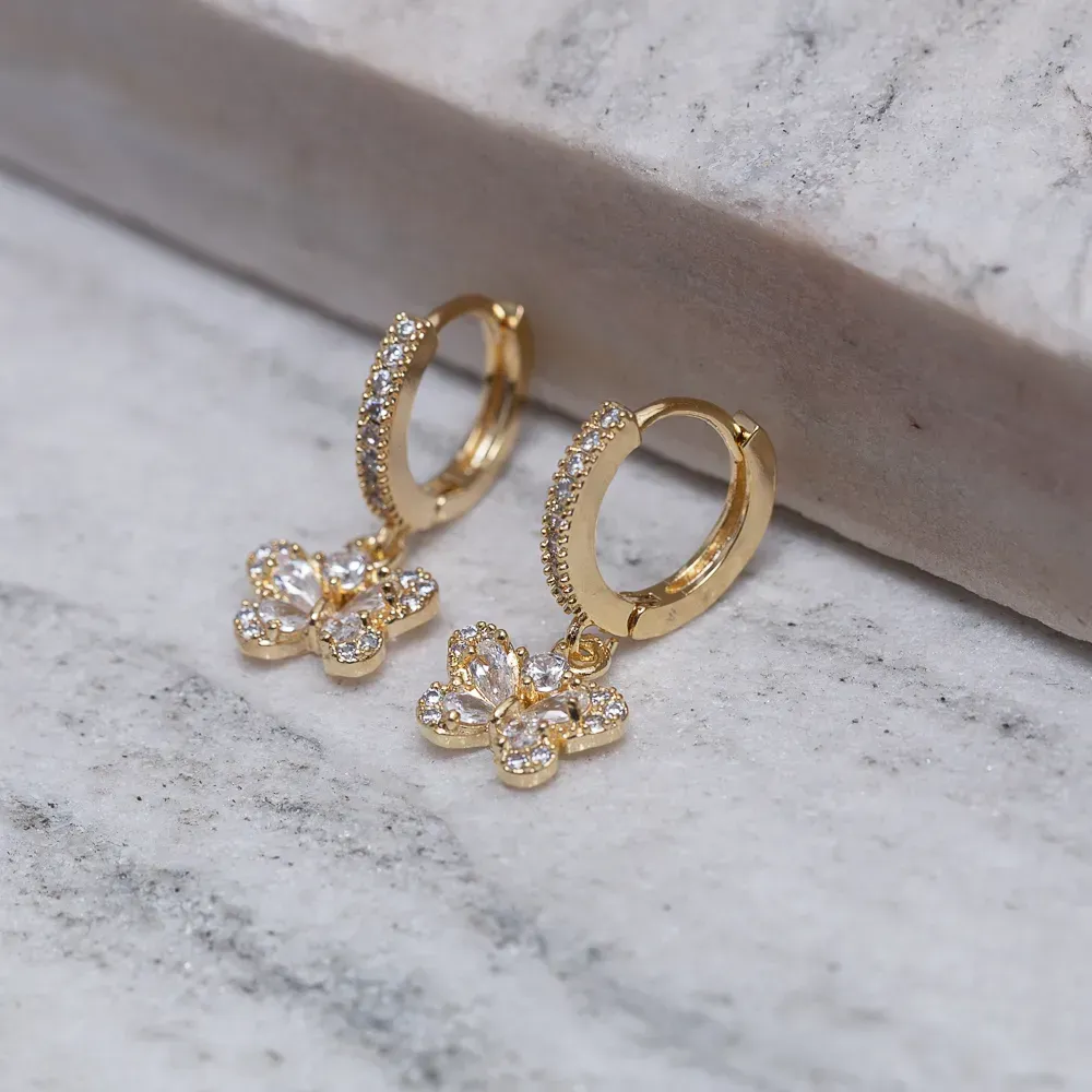 BRINCO ARGOLINHA BORBOLETA CRISTAL BANHO OURO 18K