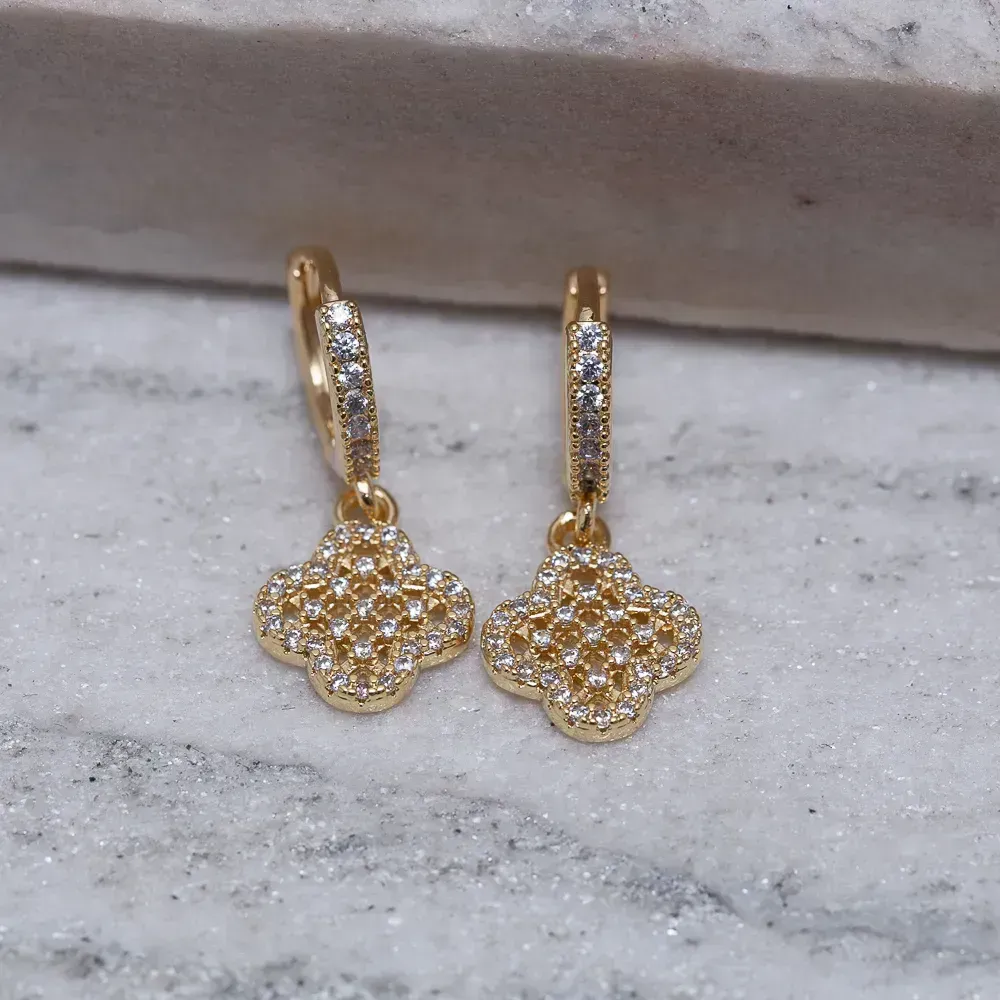 BRINCO ARGOLINHA VIRGINIA VAZADA E COM ZIRCÔNIAS BANHO OURO 18K