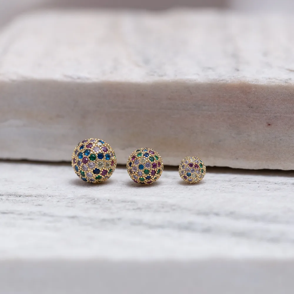 BRINCO BOLINHA M CRAVEJADA COLORIDA BANHO OURO 18K