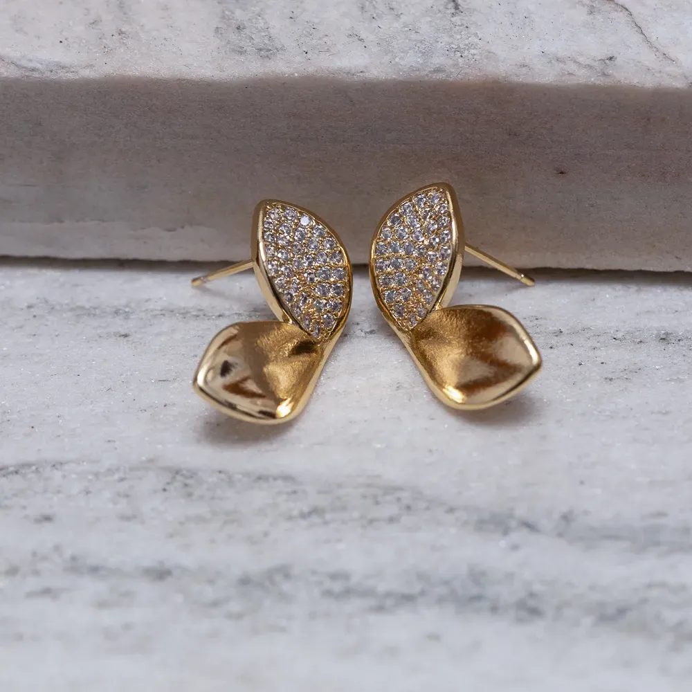 BRINCO BUTERFLY LISO E CRAVEJADO BANHO OURO 18K