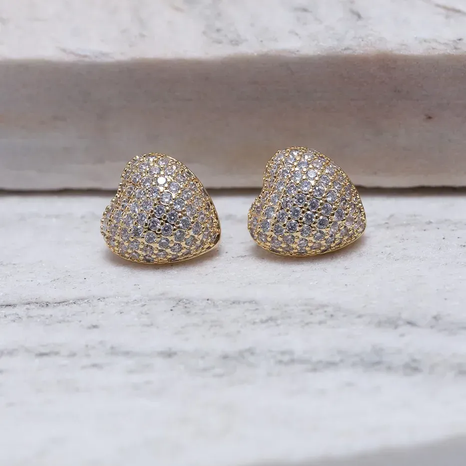 BRINCO CORAÇÃO PUFFER CRAVEJADO BANHO OURO 18K
