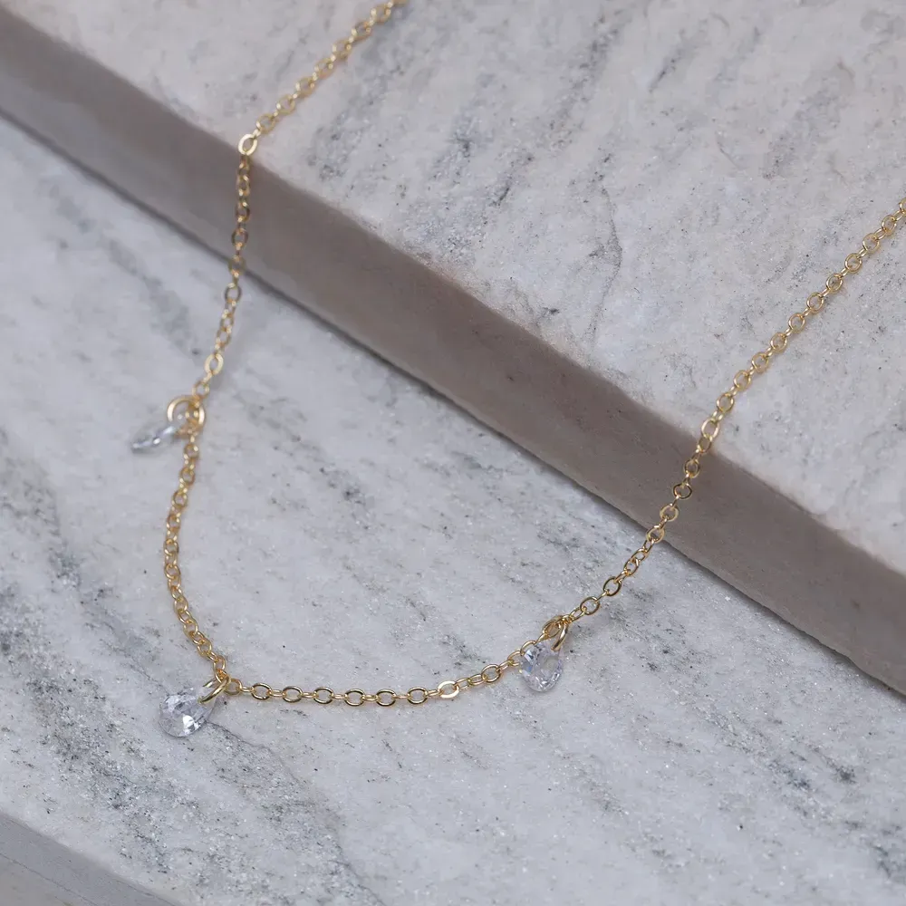 CHOKER COM  GOTINHAS CRISTAIS BANHO OURO 18K