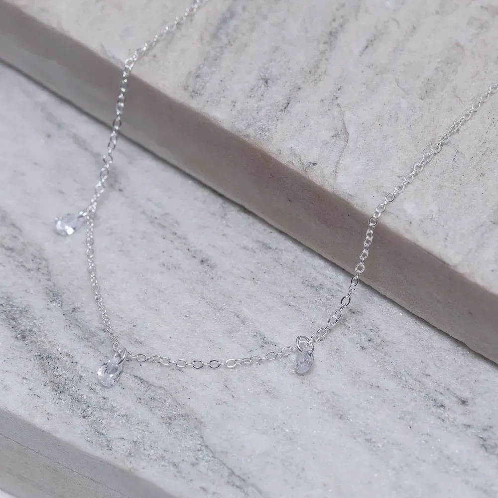 CHOKER COM GOTINHAS CRISTAIS BANHO PRATA