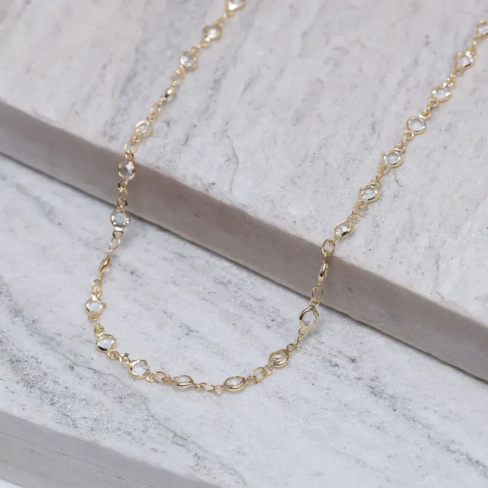 CHOKER COM PEDRAS CRISTAIS BANHO OURO 18K