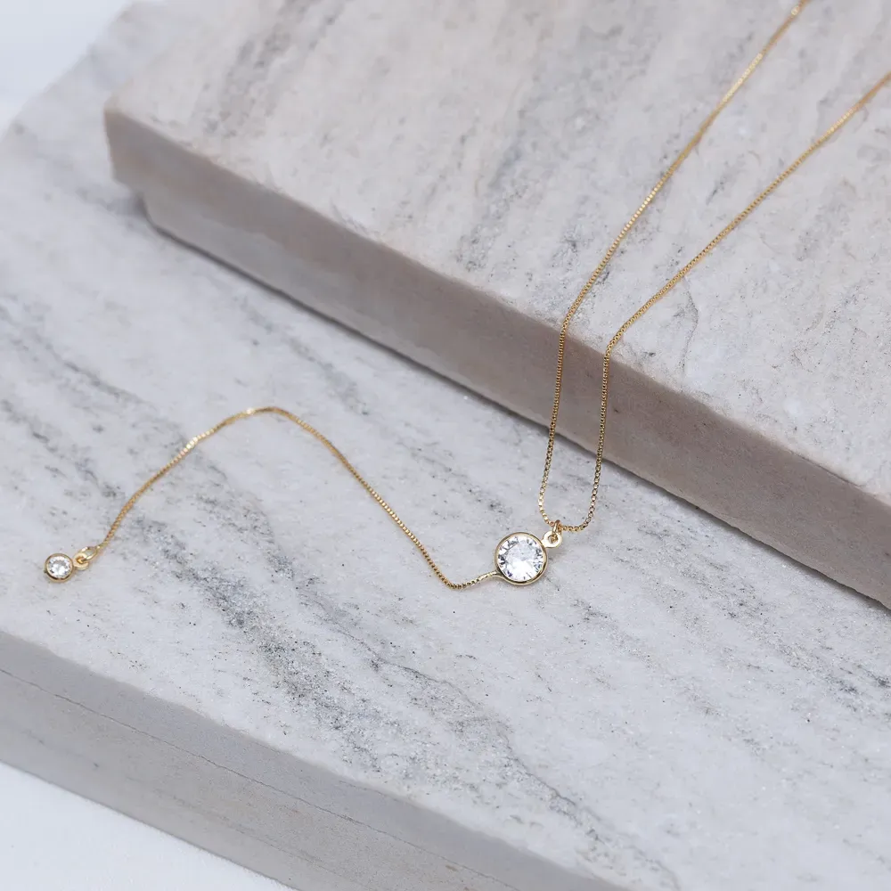 COLAR PÊNDULO COM PONTO DE LUZ CRISTAL BANHO OURO 18K