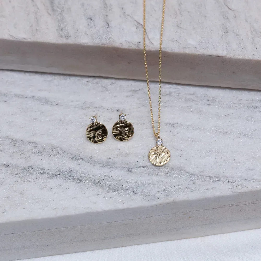 CONJUNTO CÍRCULO AMASSADO COM PONTO DE LUZ BANHO OURO 18K