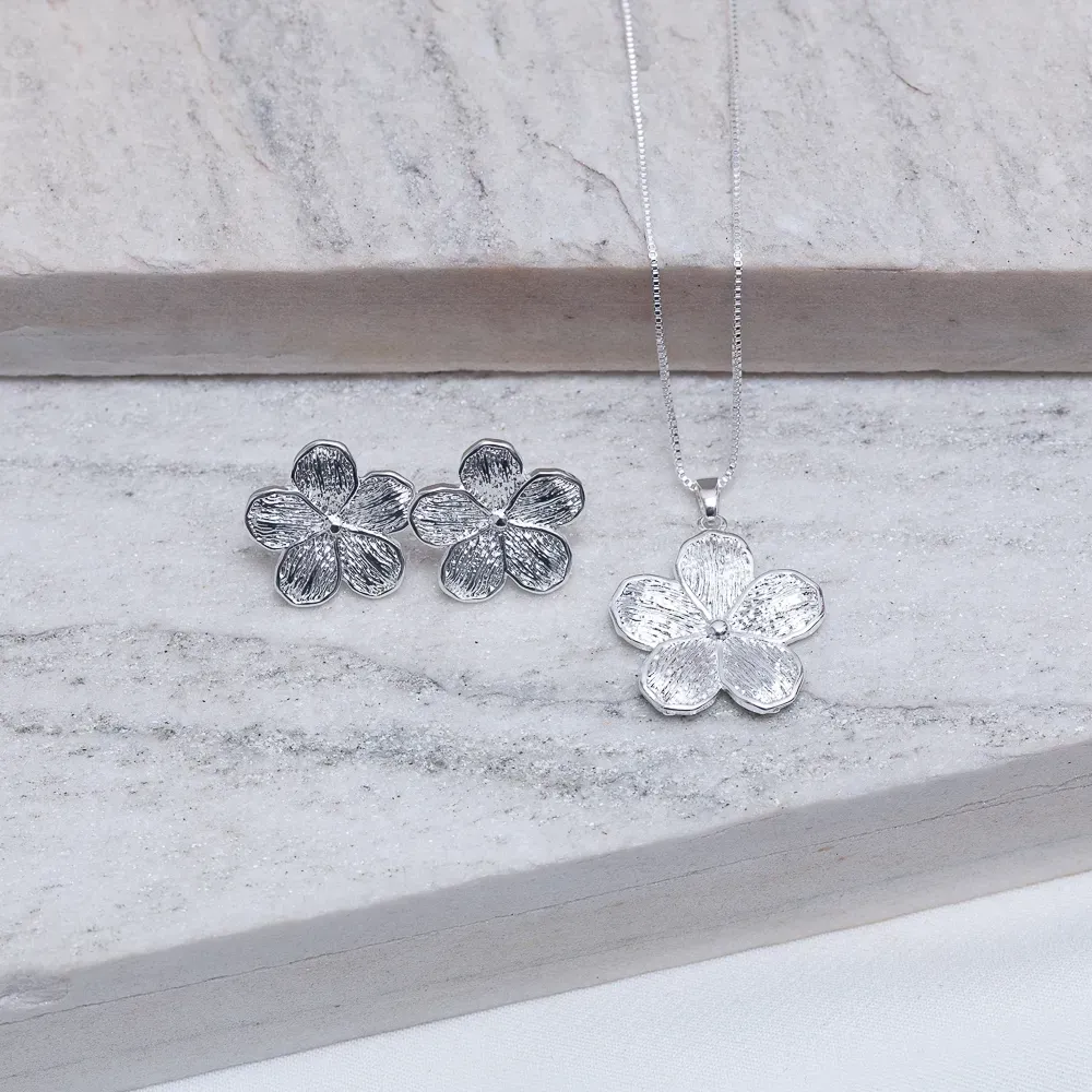 CONJUNTO FLOR RISCADA BANHO PRATA